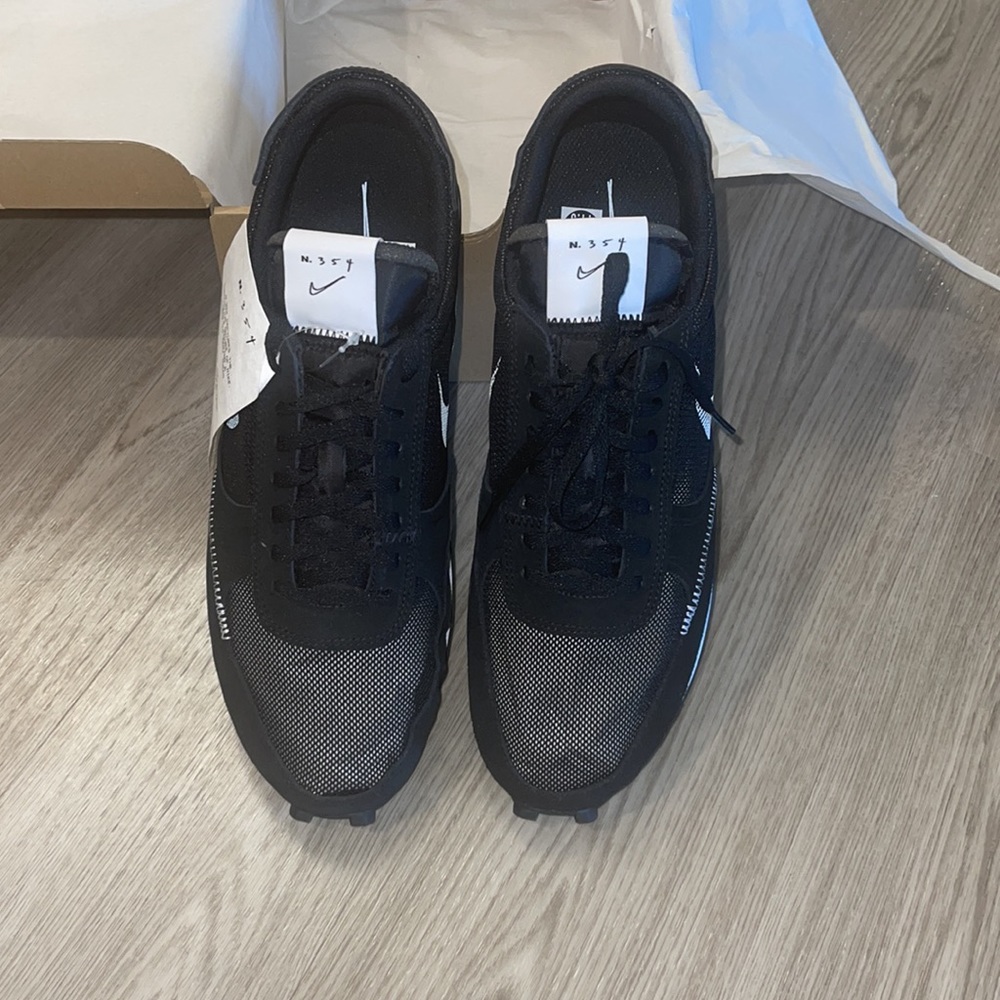 Nikes - Picture 3 of 6